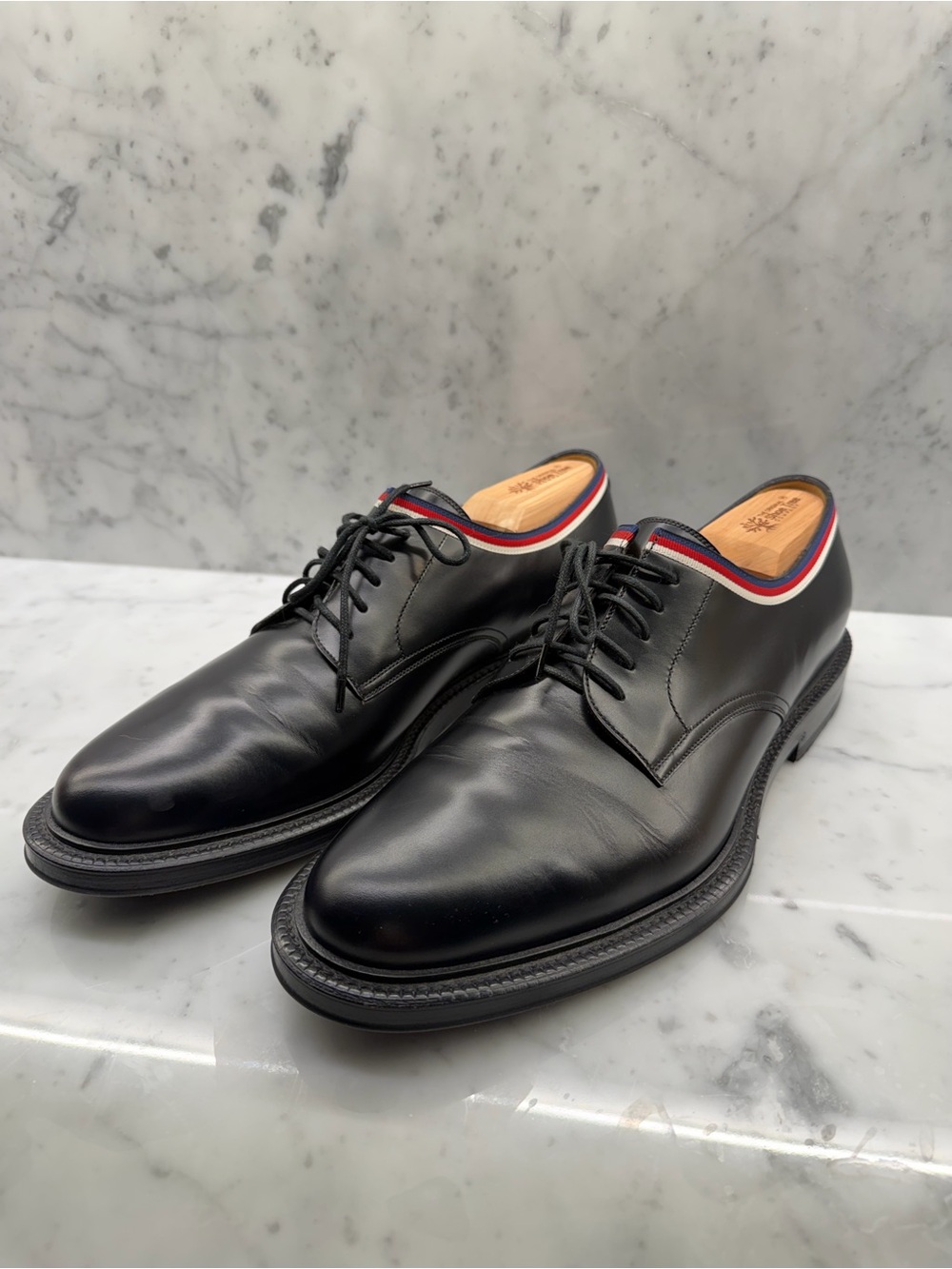 GUCCI Men's Black Leather Derby Shoes with Red-White-Blue Trim